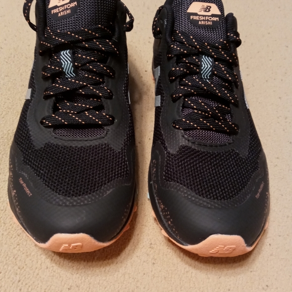 New Balance women's shoe - Picture 3 of 5